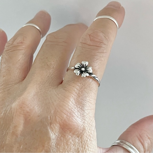 Sterling Silver 5 Heart Patels Flower Ring, Silver Rings, Flowers, Floral Ring - Picture 13 of 13